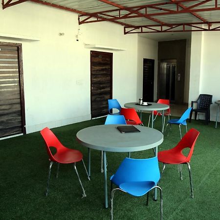 Hôtel Shree Anand Dham à Vrindāvan Extérieur photo