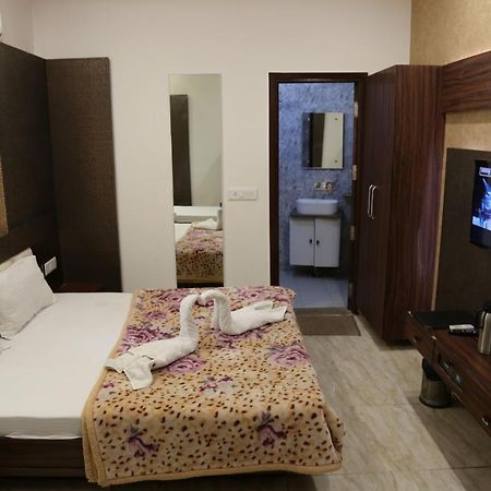 Hôtel Shree Anand Dham à Vrindāvan Extérieur photo