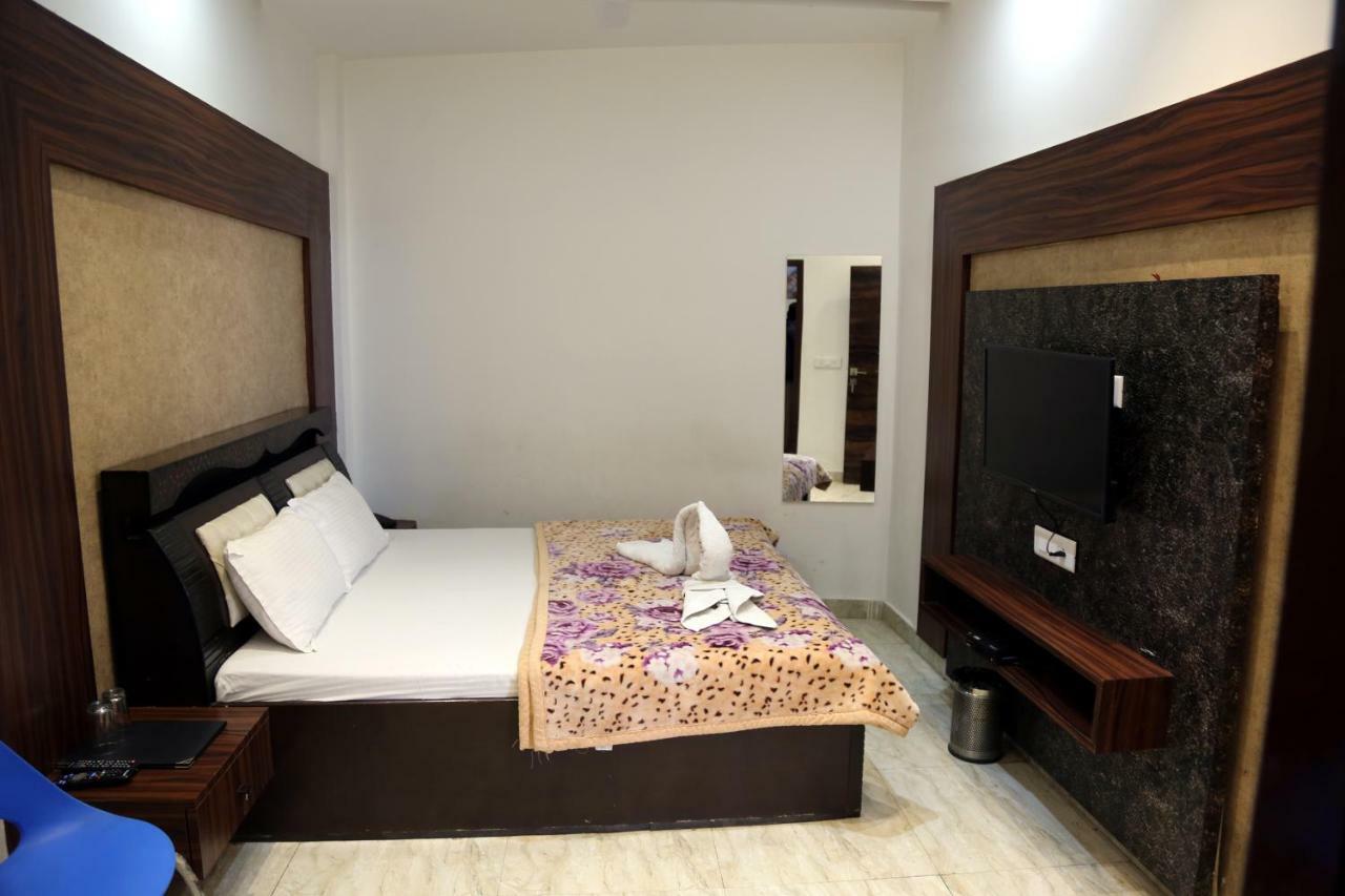 Hôtel Shree Anand Dham à Vrindāvan Extérieur photo