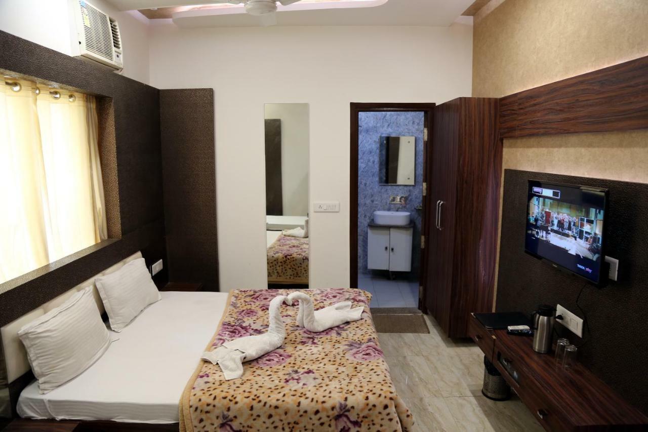 Hôtel Shree Anand Dham à Vrindāvan Extérieur photo