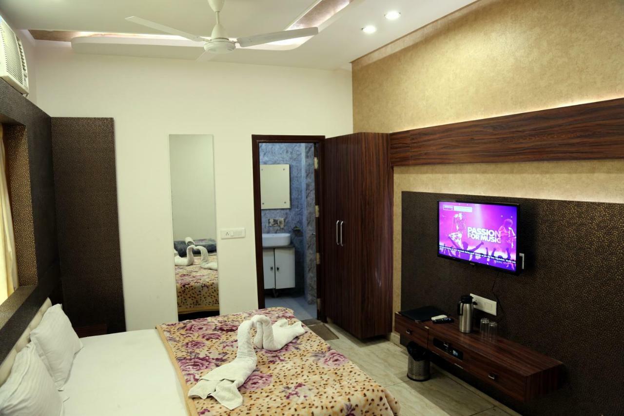 Hôtel Shree Anand Dham à Vrindāvan Extérieur photo