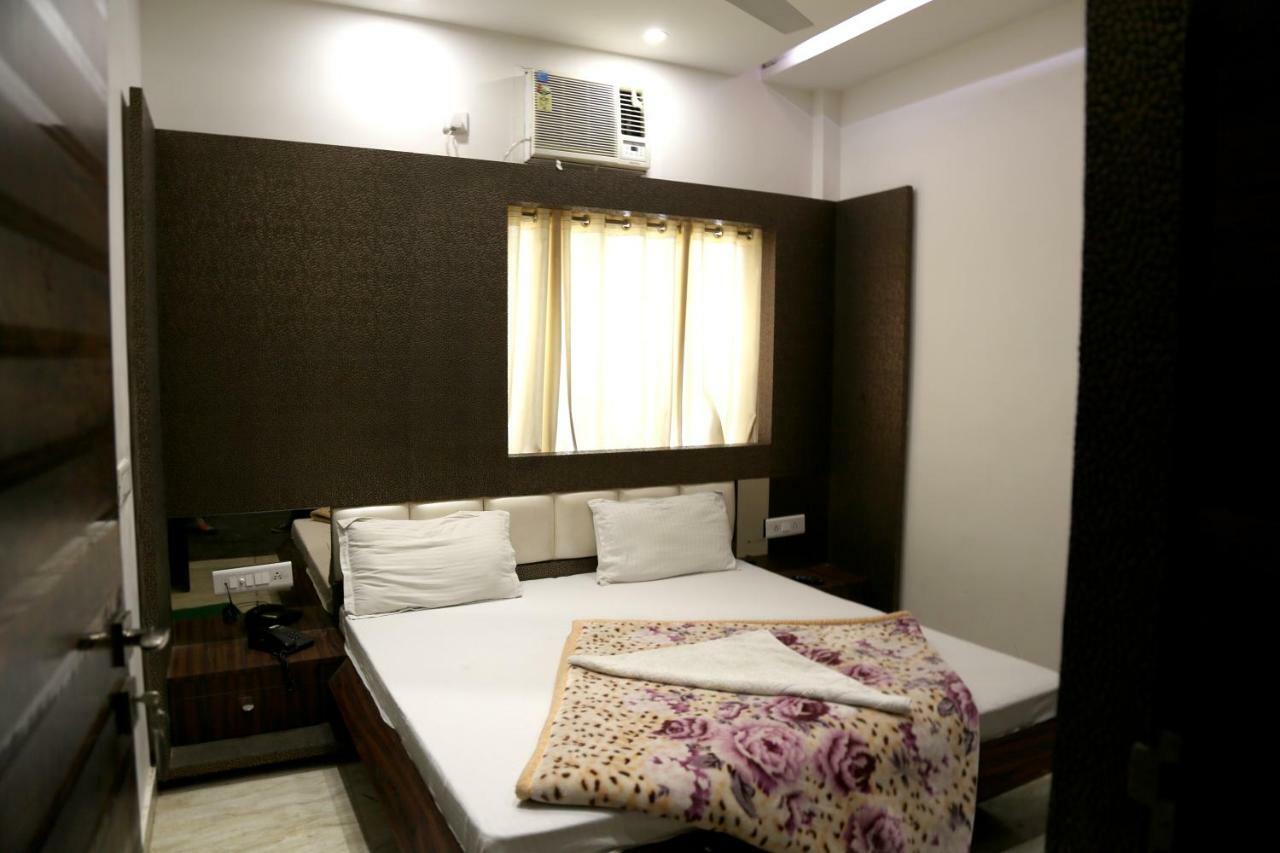 Hôtel Shree Anand Dham à Vrindāvan Extérieur photo