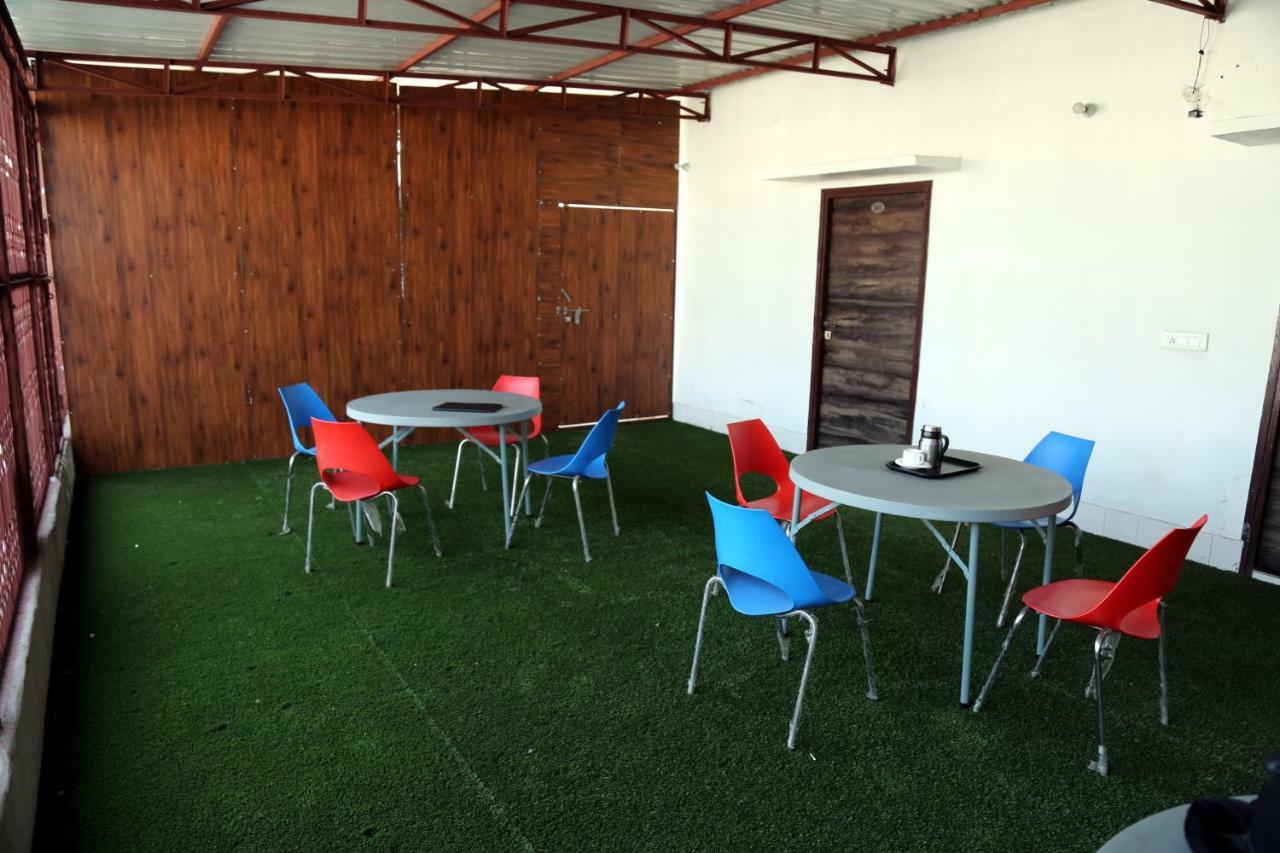 Hôtel Shree Anand Dham à Vrindāvan Extérieur photo