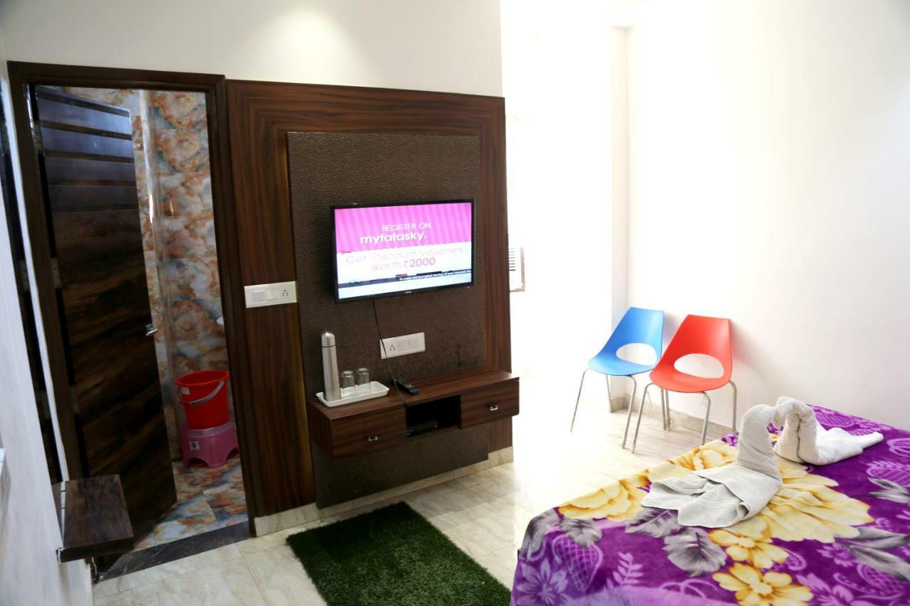 Hôtel Shree Anand Dham à Vrindāvan Extérieur photo